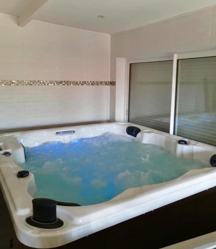 Chez Sophie, Logement Avec Jacuzzi Et Salle Cinema Altviller Exterior photo